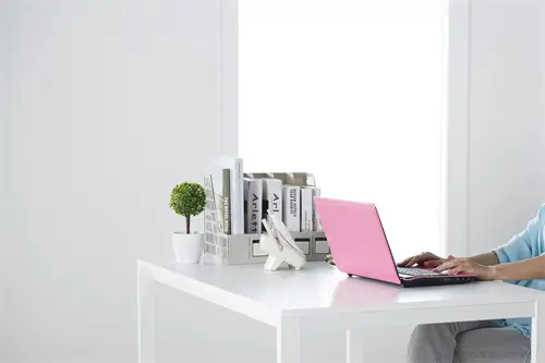 带颜字有含义女生